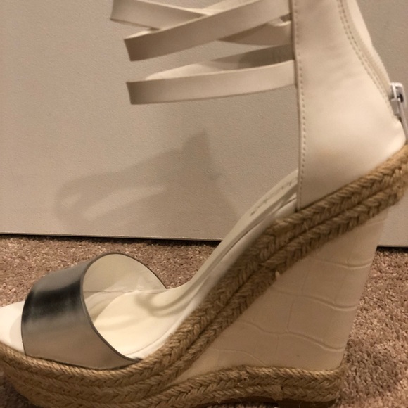 White Wedge Shoe 👠 - Picture 2 of 4